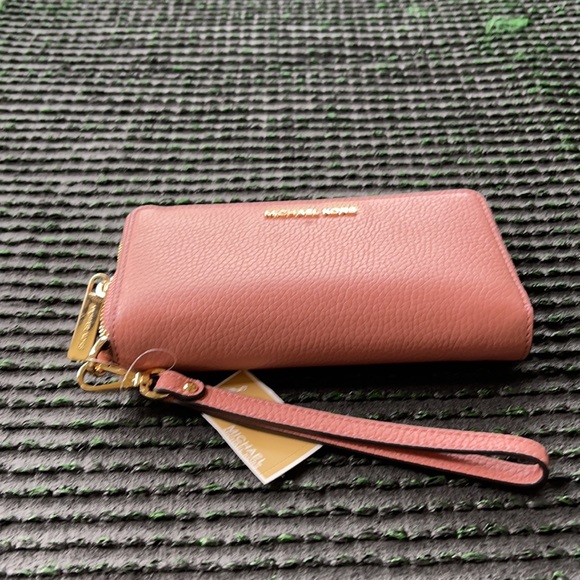 Michael Kors Large Flat MF Phone Case Leather Wallet in Sunset Rose - Picture 6 of 16